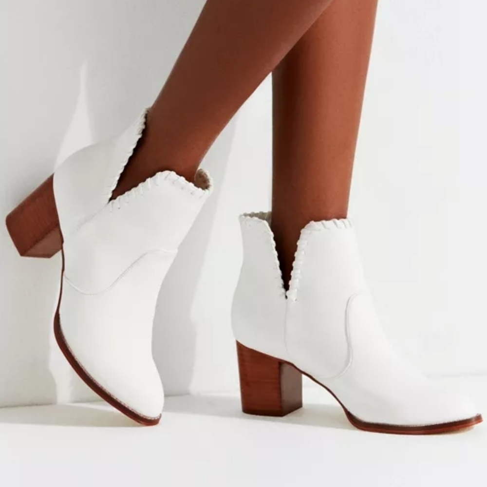 Urban outfitters sasha whip stitch western ankle boot bootie white brown 9